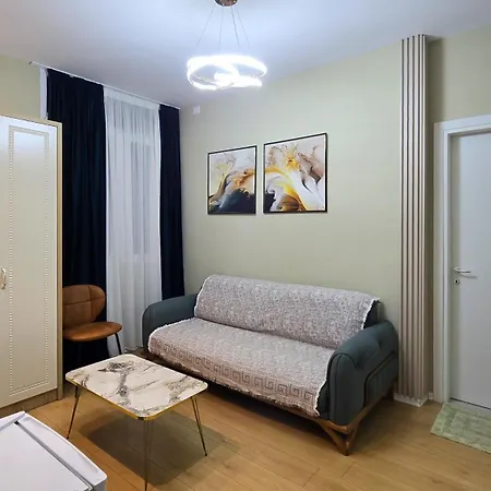Center And Apartman *