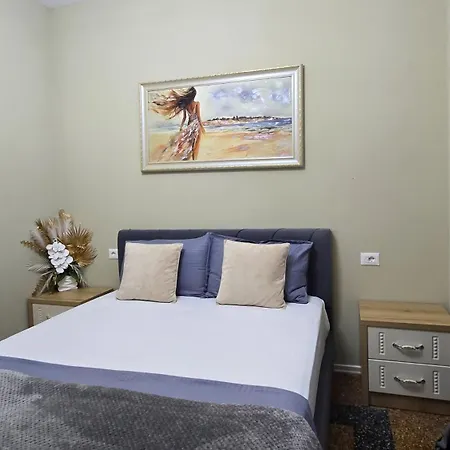 Center And Apartment *